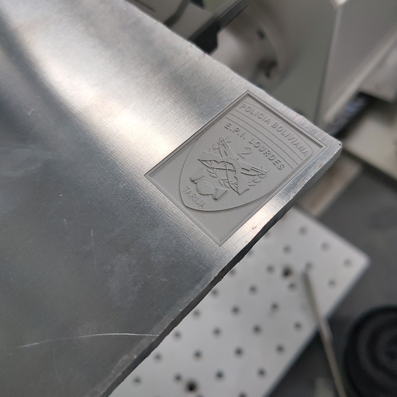 news-Fiber laser marking machine mark 3d pattern on aluminum plate with 3d marking galvanometer-Lxsh